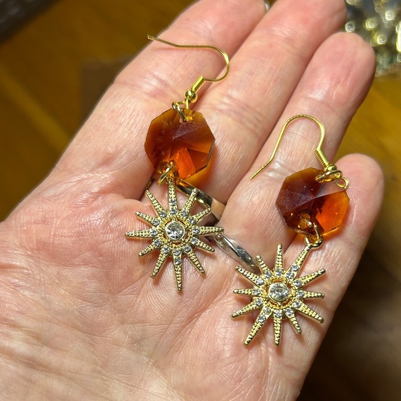 3/$25 Elegant Gold and Amber Sunburst Earrings - Picture 4 of 4